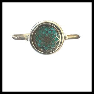 NWOT Silver Tone Essential Oil Diffuser Locket Bangle Bracelet Geometric